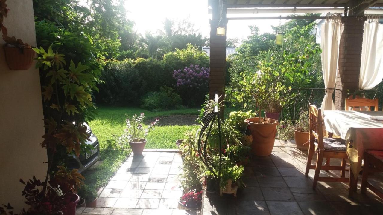 Comfy Home-Tropical Garden & 5 Min Walk To Beach Tamarin Bagian luar foto