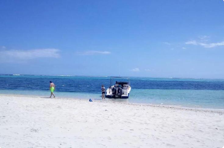 Comfy Home-Tropical Garden & 5 Min Walk To Beach Tamarin Bagian luar foto